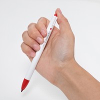 ノック式水性カラーペン「クリッカート」（ゼブラ提供）