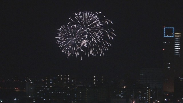 屋上ヘリポートの特別観覧プランも　さぬき高松まつり花火大会　有料観覧席を販売　高松シンボルタワー　香川