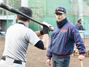 慶応を支える10人の「兄貴」コーチ　二人三脚で悩み、成長アシスト