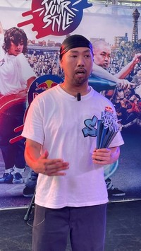 優勝を手にしたGUCCHONさん