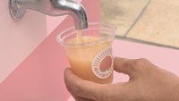 愛称は「ももじゃ」白桃ジュースが出る蛇口が岡山市の施設にお目見え　3種のパウダーで味変も　岡山