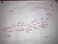 金子さんは走り終えた都道府県を白地図にマーキングしていた
