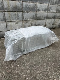 防犯カメラに映っていた男性が探していたのは「チャーリーくん」。保護時に活躍した捕獲器は今村さんのクライアントさんが貸してくださったそう（画像提供：今村かなえさん）