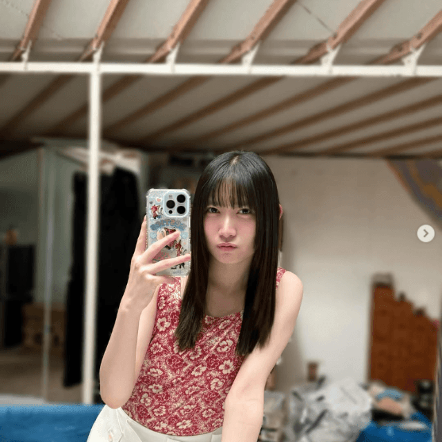「FLASH」（26年5月26日発売号）に登場した八木仁愛のオフショット　本人のインスタグラム（＠yagitoa_bokuao）より