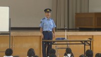 高松東警察署の警察官が講師を務めた防犯・交通教室