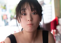 髙野真央1st写真集（©佐藤裕之／講談社）