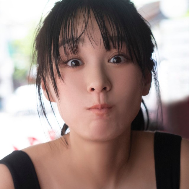 髙野真央1st写真集（©佐藤裕之／講談社）