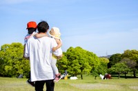 普段の夫は子どもに人気者で、ちゃんと把握しているはずだが…（photoACより「BLUEAMBER」さん撮影、イメージ画像）