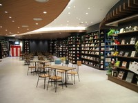 大阪市立淀川図書館の向かい側にあるまちライブラリー@履正社十三図書館