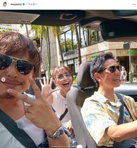 「サタデープラス」のロケでハワイを訪れたアルコ＆ピースの平子祐希さん、アンタッチャブルの柴田英嗣さん、清水麻椰アナ（清水アナの公式インスタグラムから）