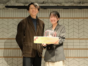 印税から奨学金100万円、未来の研究後押し　「会話の0.2秒を言語学する」水野太貴さんが贈呈