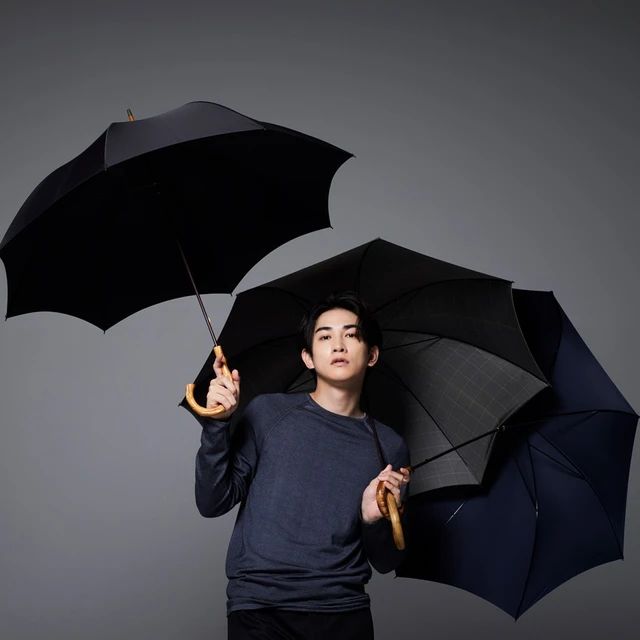 7　紳士の傘と、「水無月」に舞う。