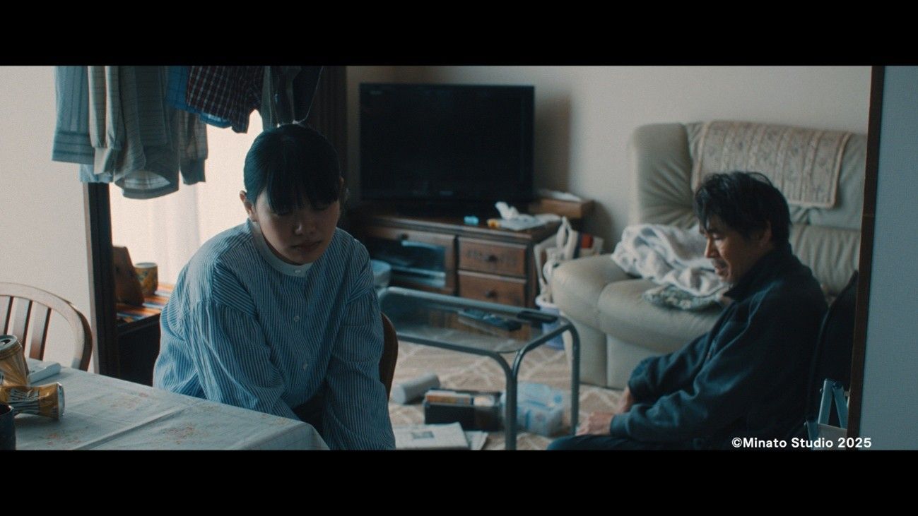 映画『港に灯がともる』のワンシーンより