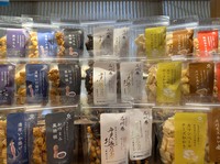 新歌舞伎座のロビーにオープンした「さくら堂」のポップアップショップ