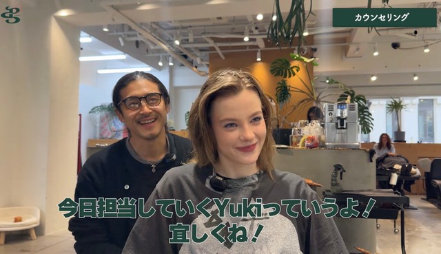 イロンさんのカットを担当した美容師のYukiさん／「P.S. Gemmie（ピーエス ジェミー）」（@psgemmie）提供