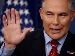 プルイット米環境保護局長官が辞任、公費支出などの問題受け