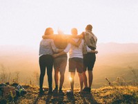 友人に、恋人に。「頼り」を分散させて心の安定を保つ私の生存戦略