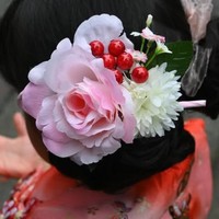 七五三当日に娘さんの髪に飾られた手作り髪飾り／Rimipiさん（@lv_ma0101）提供