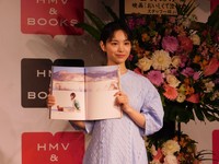 写真集「Ami」発売イベントを行った當真あみ