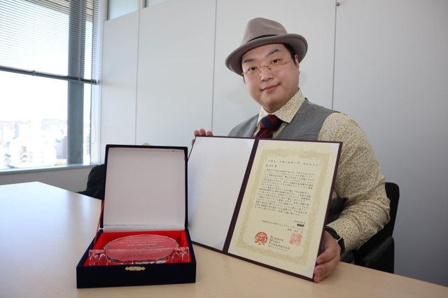 「Ｔｈｅ　Ｊａｐａｎ　Ｃｕｐ」の「ベスト・クロースアップ・マジシャン」に輝いた林さん