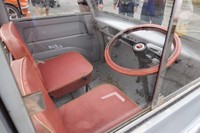 １９６０年式「くろがね・ベビー」の運転席