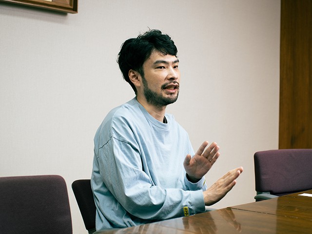 小川哲さんインタビューフォト集｜好書好日