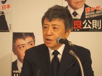 落選から一夜明け会見する世良公則＝大阪市内