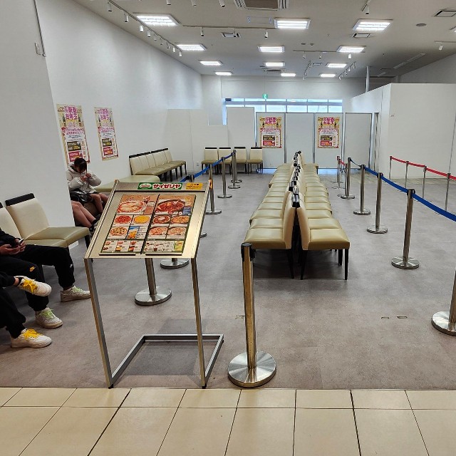 待合室がお店を出来そうなくらい広いです（7代目桂小文吾さん提供）