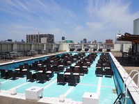 学校のプールでバーベキューが楽しめる「いくのBBQスカイパーク」