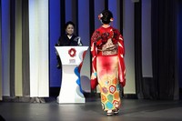 大阪万博のパレスチナのナショナルデーにあわせてファッションショーを統括し、司会も務めた山本真希さん=2025年6月1日、大阪市、荒ちひろ撮影