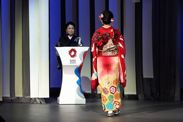 大阪万博のパレスチナのナショナルデーにあわせてファッションショーを統括し、司会も務めた山本真希さん=2025年6月1日、大阪市、荒ちひろ撮影