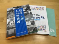 夜中でも勉強し続けている人が多い延世大学の図書館で、ひたすら勉強（しゃふさんXより）