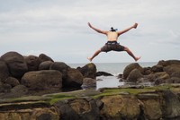 北海道・函館市の水無海浜温泉で撮影した一枚。干潮のタイミングを狙って訪れたそうで、「海に手が届きそうな感覚が忘れられない」と話す／舛谷さん（@mad_froggy513_2）提供