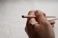 持ち手は手になじむ八角形
