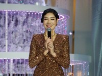 グランフロント大阪のクリスマスツリー「Winter Prism Tree」点灯式に登場したアン ミカ