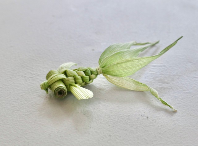 Instagramを参考に作ったというトウモロコシの魚／inoriさん（@kusabanaasobi）提供