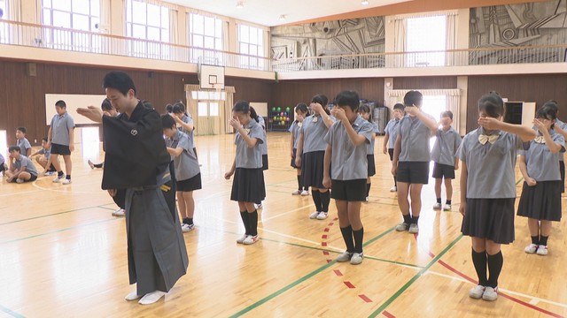 能楽の体験教室　香川大学付属高松小学校　高松市番町