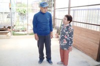 ガレージの改装を進め、車の帰りを心待ちにする山本さん夫婦