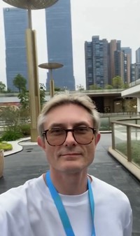 一躍時の人となったセルゲイ・シンキンスさん（本人のインスタグラムから、動画のスクリーンショット）