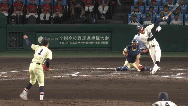 8回 英明・冨岡が三振でピンチを切り抜ける