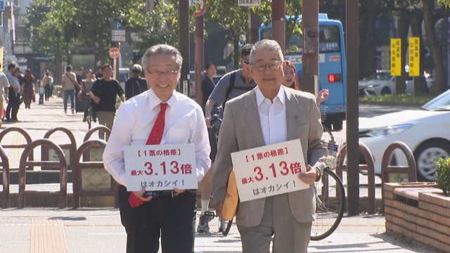 高松高裁に入廷する原告代理人　10月6日