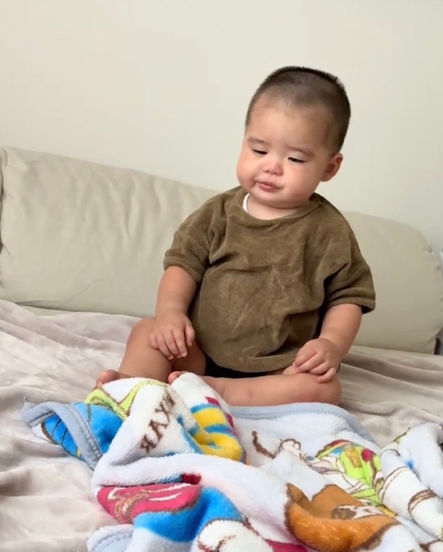 お昼寝から起きたらオジサンに…？生後9カ月の男の子（提供：@boku_tokidoki_itokoさん）