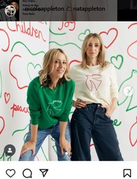 姉ナタリー･アップルトンと2ショット＝ニコール・アップルトンのインスタグラム＠nicoleappletonより