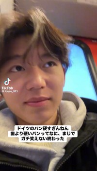 パンをかじった瞬間「ガリッ」っと音がし、冷や汗が止まらなかったそう／依田怜大さん（@ldesu_921）提供