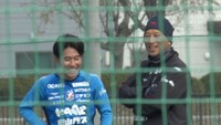 続投が決まった木山隆之監督と佐藤龍之介選手（左）