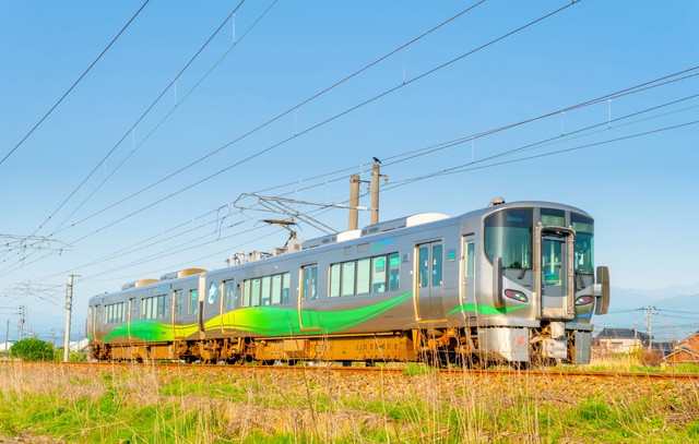 JR北陸本線を引き継いだあいの風とやま鉄道(oka/stock.adobe.com)