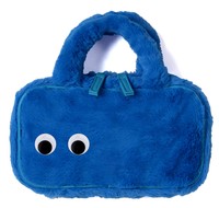 「ミササ ソーイングセット モンスターブルー ファスナーバッグタイプ 13点セット」、もこもこの素材遣いもかわいい（提供：日本紐釦貿易株式会社）