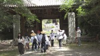 遍路体験する外国人/屋島寺