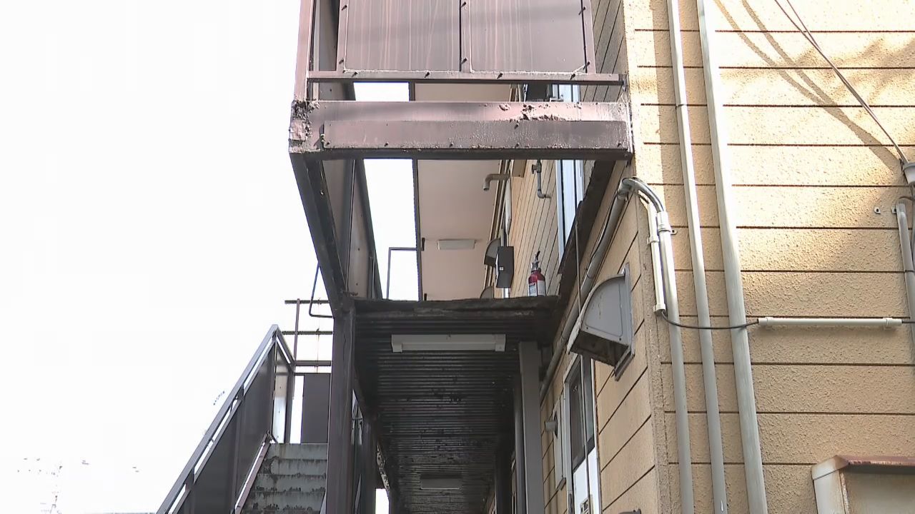 アパート２階の廊下が崩落　転落した７０代女性がけが　仙台・青葉区