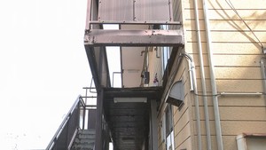 アパート２階の廊下が崩落　転落した７０代女性がけが　仙台・青葉区